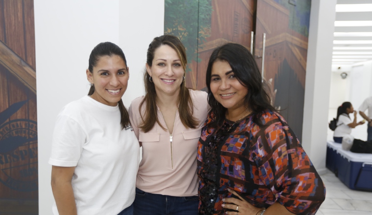 2. Itzel Lombardo de Niño, Adriana Paredes de Carles y Yasmeira M. Arenas T. 2. Itzel Lombardo de Niño, Adriana Paredes de Carles y Yasmeira M. Arenas T.