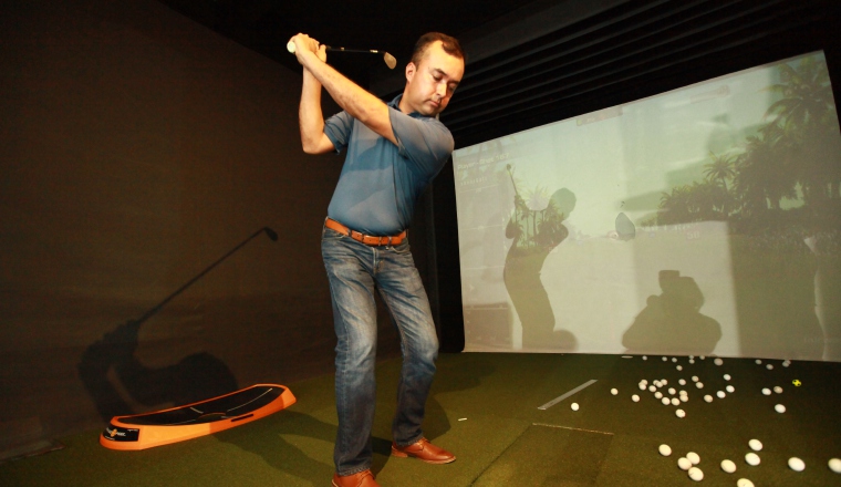 Milton Hidalgo también imparte las clases. Laboró por varios años en el Club de Golf de Panamá y en su natal Colombia colaboró con el Country de Bogotá y el Rincón Grande. Compromiso: Milton Hidalgo también imparte las clases. Laboró por varios años en el Club de Golf de Panamá y en su natal Colombia colaboró con el Country de Bogotá y el Rincón Grande.