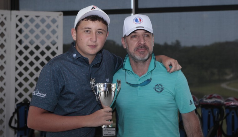 2. Juan Marco Arosemena fue el campeón de la categoría 15-18 años. 2. Juan Marco Arosemena fue el campeón de la categoría 15-18 años.