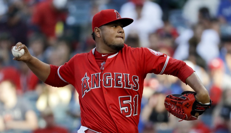 Barría se abre paso: Jaime Barría debutó el  11 de abril con un triunfo frente a los Rangers de Texas. En su temporada de novato el derecho de 22 años  registró marca de 10-9 y efectividad de 3.41. Realizó 26  aperturas  y trabajó 129.1 entradas.