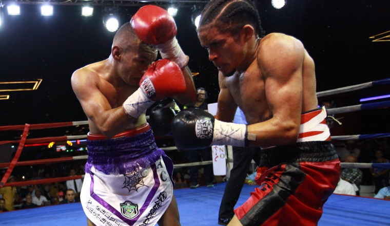 Carlos "La Arañita" Ortega ante el colonense Johnny Garay. Carlos "La Arañita" Ortega ante el colonense Johnny Garay. Foto: Anayansi Gamez