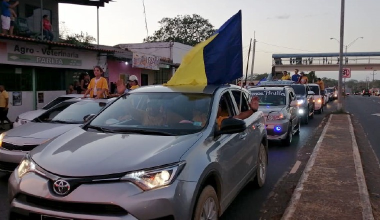 Caravana que acompañó a los peloteros. Caravana que acompañó a los peloteros. Foto Thays Domínguez