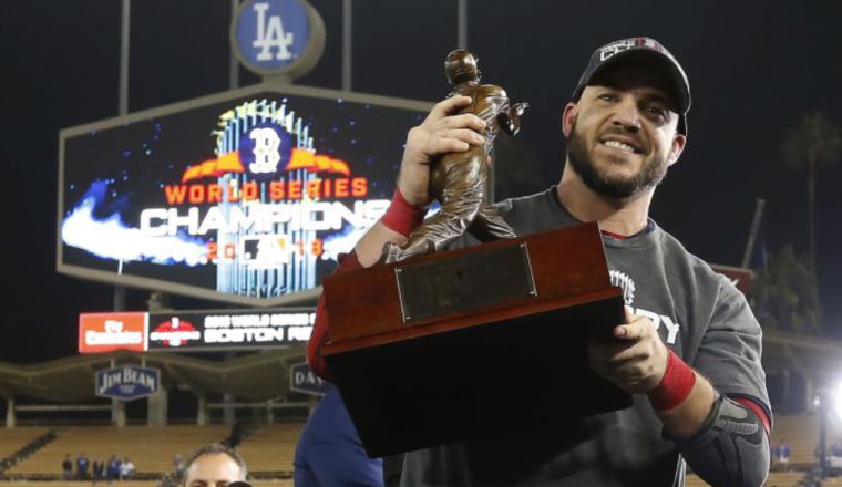 Steve Pearce fue el Jugador Más Valioso en el 2018.. Steve Pearce fue el Jugador Más Valioso en el 2018.. AP