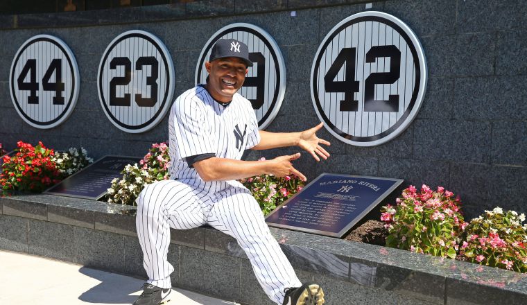 37707249.jpg Mariano Rivera mostró su felicidad por el regreso de los juegos en las Grandes Ligas. Foto:EFE