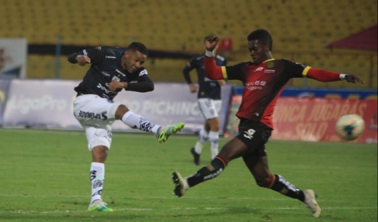 38562860.jpg Gabriel 'Gaby' Torres anotó dos goles en el triunfo de Inpendiente ante Deportivo Cuenca. Foto:@IDV_EC