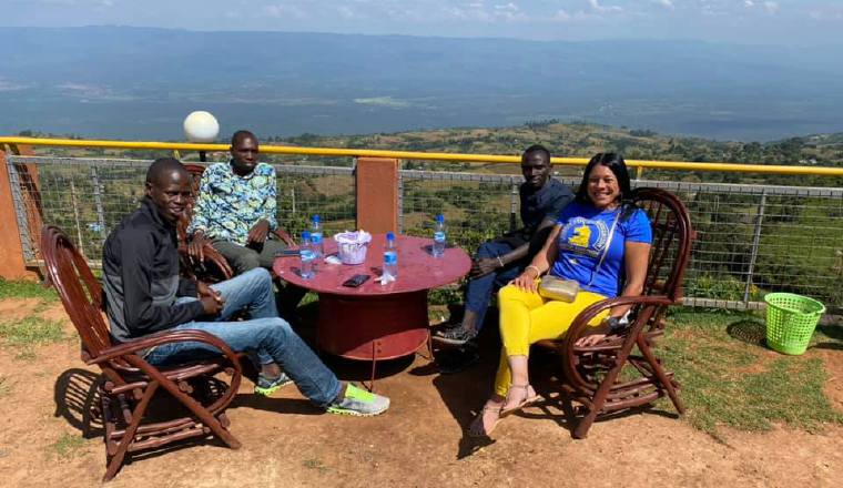 Lawrence Cherono, Elisha Rotich y Amos Kimuta. Lawrence Cherono, Elisha Rotich y Amos Kimuta.