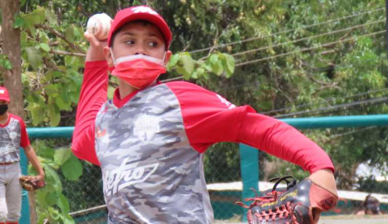Carlos Burac guió a Los Santos a una victoria. Foto: Fedebeis Carlos Burac guió a Los Santos a una victoria. Foto: Fedebeis