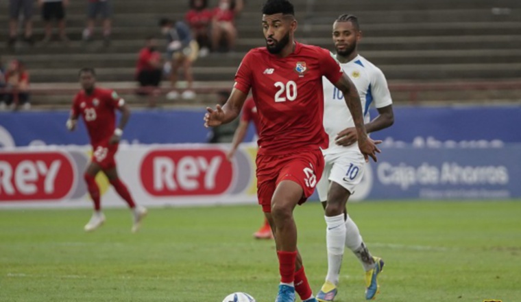 Aníbal Godoy conduce el balón. Aníbal Godoy conduce el balón. Foto:Fepafut