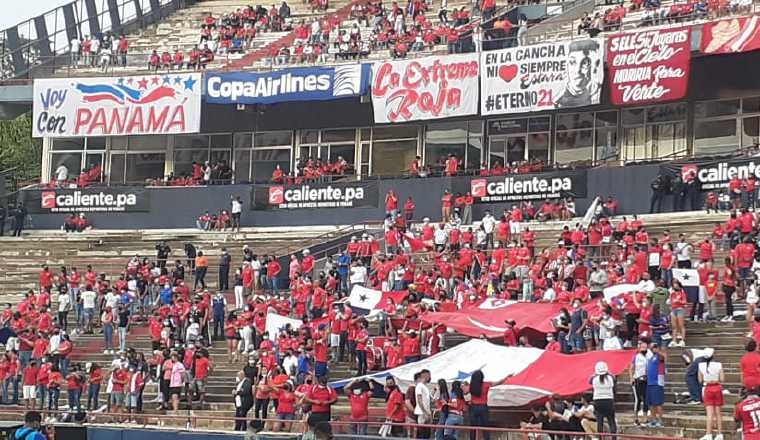 La fanaticada se hizo presente en el Rod Carew. La fanaticada se hizo presente en el Rod Carew. Foto:Víctor Arosemena
