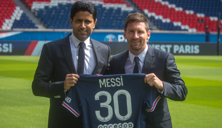 Nasser Al-Khelaifi (izq.) y Lionel Messi. Nasser Al-Khelaifi (izq.) y Lionel Messi. Foto:EFE