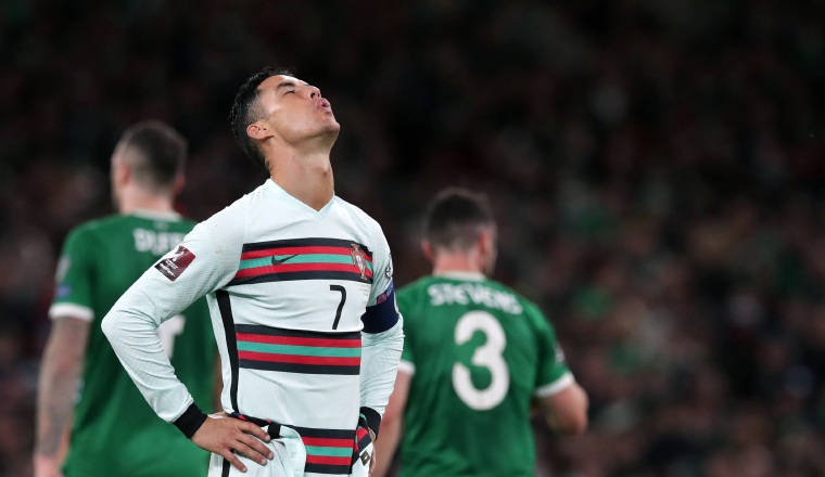 Cristiano Ronaldo reacciona, luego del empate ante Irlanda. Cristiano Ronaldo reacciona, luego del empate ante Irlanda. Foto:EFE