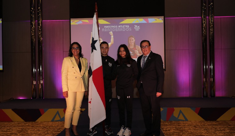 Ronnier Martínez con la bandera panameña. Ronnier Martínez con la bandera panameña. Foto:COP