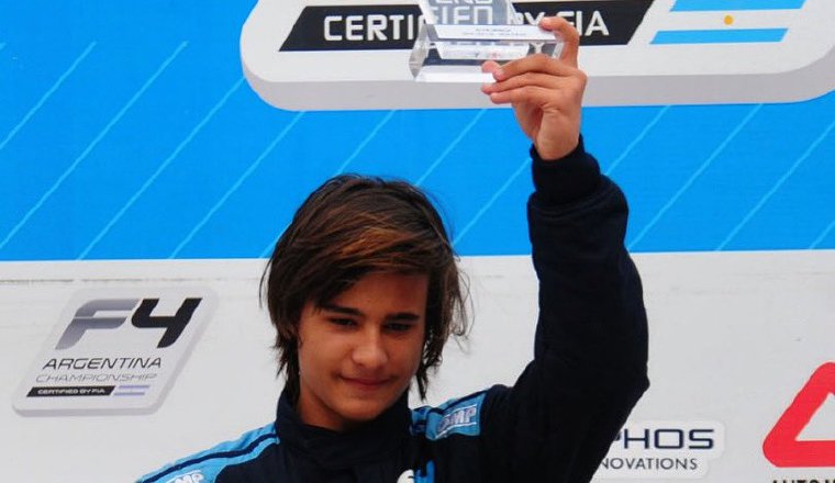 42999169.jpg Valentino MinI subió al podio en Argentina. Foto: Cortesía.