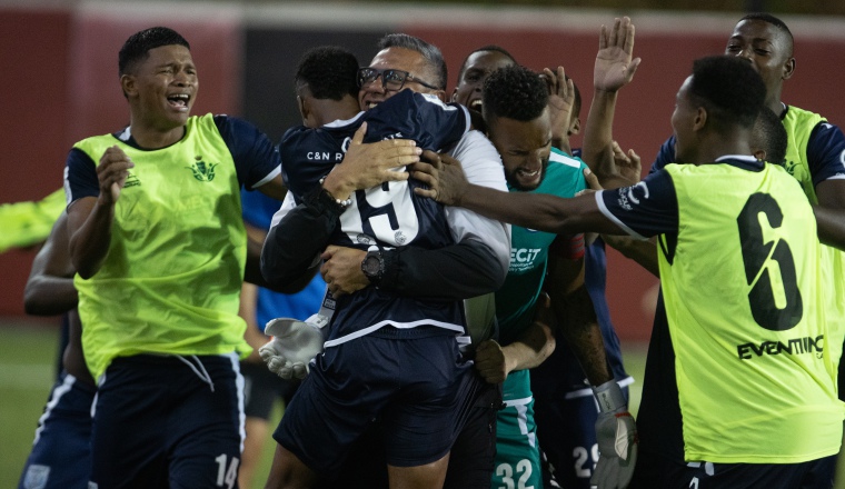 UMECIT con Fredy Romero festejan el ascenso. UMECIT con Fredy Romero festejan el ascenso. Foto:LPF