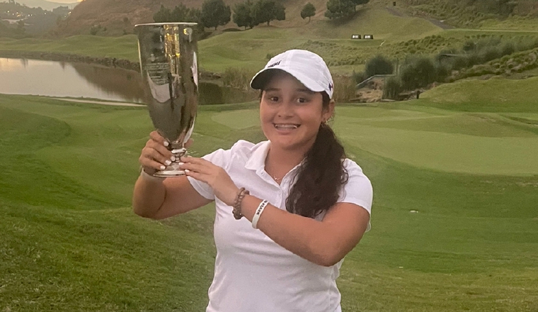Sara Luciani con el trofeo de ganadora Sara Luciani con el trofeo de ganadora Foto: Cortesía