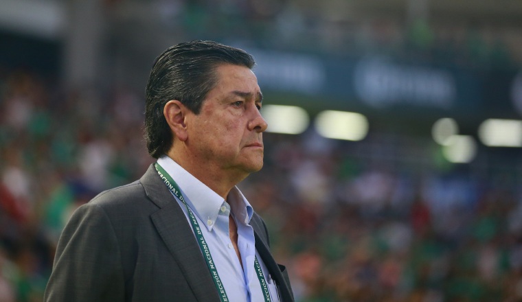 Luis Fernando Tena, técnico de Guatemala. Foto: EFE Luis Fernando Tena, técnico de Guatemala. Foto: EFE