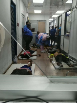 Varios de los heridos llegan a los centros hospitalarios de Colón. Foto/Diómedes Sánchez Varios de los heridos llegan a los centros hospitalarios de Colón. Foto/Diómedes Sánchez