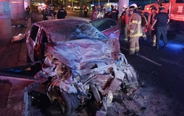 Cinco muertes en un mismo accidente de tránsito. Foto/Bomberos Panamá Cinco muertes en un mismo accidente de tránsito. Foto/Bomberos Panamá