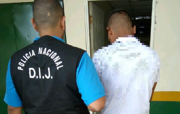 Joven armado dentro del hospital de Obaldía en David, sí es miembro de la Policía Captura del sujeto por agresión a su pareja. Foto: Mayra Madrid.