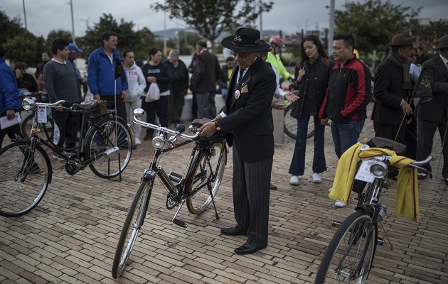 El viejo club de bicicletas de Zipaquira exalta el logro de Bernal. El viejo club de bicicletas de Zipaquira exalta el logro de Bernal.