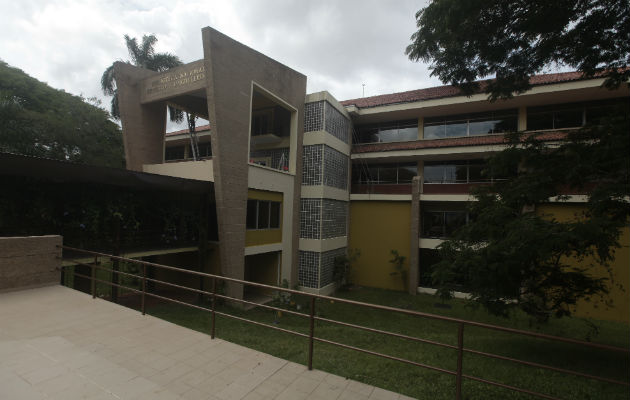Biblioteca Nacional 'Ernesto J. Castillero R.', en el Parque Omar. Celebra 77 años. Fue creada por Decreto No. 238 de 31 de enero de 1942 y abrió sus puertas al público el 11 de julio de 1942 en un local situado entre las calles 5ª. Y 6ª , contiguo a la Presidencia de la República.. Foto: Panamá América. Biblioteca Nacional 'Ernesto J. Castillero R.', en el Parque Omar. Celebra 77 años. Fue creada por Decreto No. 238 de 31 de enero de 1942 y abrió sus puertas al público el 11 de julio de 1942 en un local situado entre las calles 5ª. Y 6ª , contiguo a la Presidencia de la República.. Foto: Panamá América.