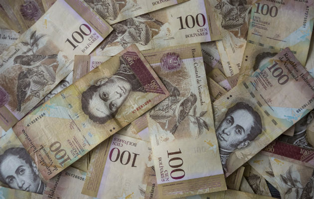 Diosdado Cabello sugiere usar el trueque para fortalecer la moneda venezolana Según Diosdado Cabello, el dólar estadounidense ha debiltado al Bolívar. Foto: Archivo/Ilustrativa.