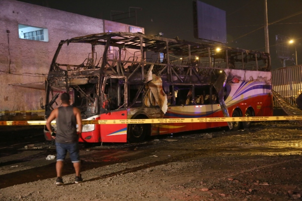 Los heridos fueron trasladados a la clínica Cayetano Heredia, que se encuentra en las cercanías del lugar donde ocurrió la tragedia. FOTO/EFE Los heridos fueron trasladados a la clínica Cayetano Heredia, que se encuentra en las cercanías del lugar donde ocurrió la tragedia. FOTO/EFE