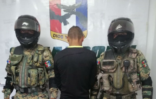 Caen ticos que portaban brazaletes electrónicos en Paso Canoas Están implicados en casos de robo con arma de fuego y violencia doméstica. Foto: Mayra Madrid.