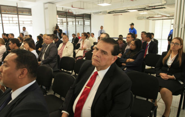 La audiencia se realiza en ausencia de Ricardo Martinelli, debido a que el Sistema Penitenciario no permitió que este asistiera al acto. La audiencia se realiza en ausencia de Ricardo Martinelli, debido a que el Sistema Penitenciario no permitió que este asistiera al acto.
