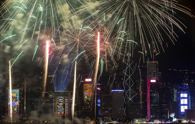 Despliegan fuegos artificiales en varios sectores de China. FOTO/AP Despliegan fuegos artificiales en varios sectores de China. FOTO/AP