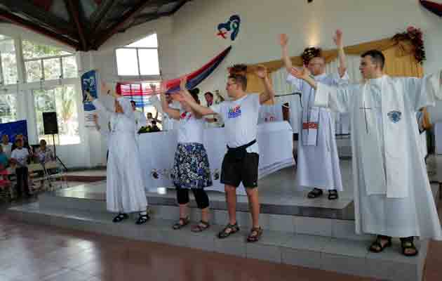 Motivación espiritual durante la misa. Foto/Eric Montenegro