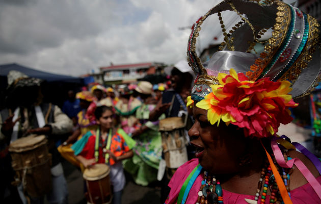Danzantes participan en la onceava edición del festival de diablos y congos este sábado, en Portobelo (Panamá). Foto/EFE Danzantes participan en la onceava edición del festival de diablos y congos este sábado, en Portobelo (Panamá). Foto/EFE