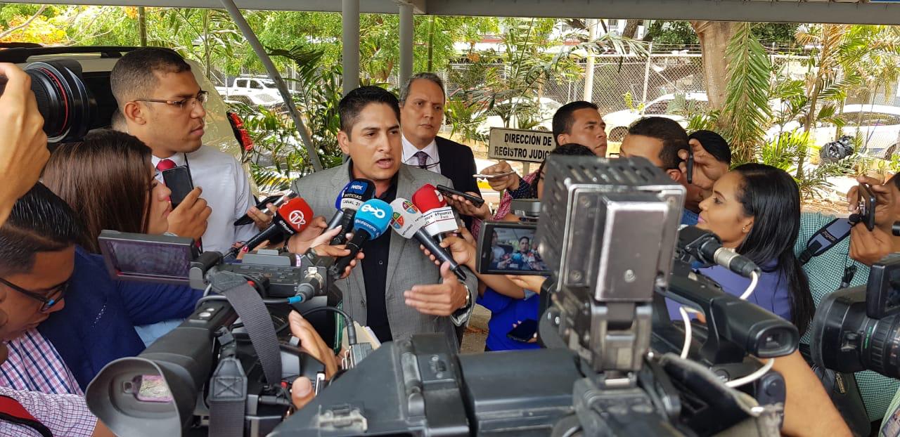 El diputado aseveró que a raíz de estas publicaciones del Diario La Prensa tiene familiares con problemas de salud. El diputado aseveró que a raíz de estas publicaciones del Diario La Prensa tiene familiares con problemas de salud.