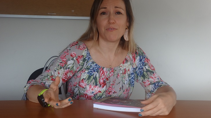 Denise Dziwak. Autora. Se describe como "apasionada, enérgica, perseverante, positiva, creativa y disciplinada". Foto: Rosalina Orocú Mojica.