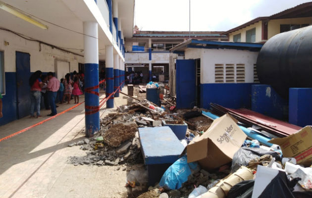 Deficiencias al inicio de clases en algunas regiones del interior del país La Escuela República de Bolivia, donde se efectúan trabajos no inició clases en forma regular. Foto: Diómedes Sánchez. .