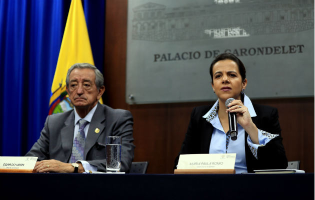 Detienen 350 personas en protestas por medidas económicas de Gobierno Ecuador La ministra de Gobierno, María Paula Romo, y el ministro de Defensa, Oswaldo Jarrin (i), confirman detenciones. Foto: EFE.