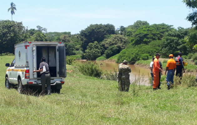 Encuentran a pescador de 57 años de edad ahogado en el río La Villa El cadáver fue trasladado a la Morgue Judicial de Aguadulce. Foto: Thays Domínguez.