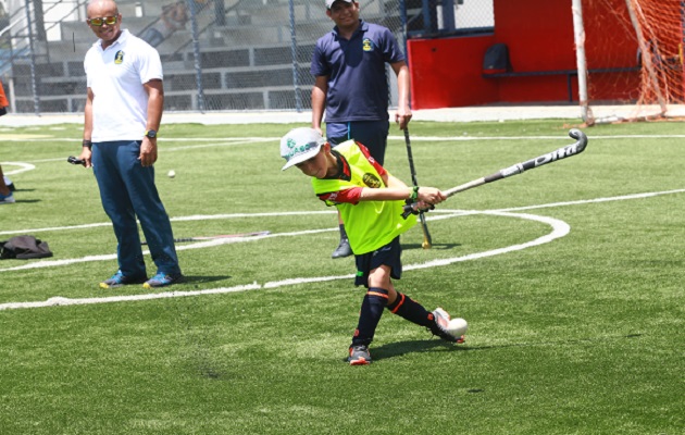 El hockey toma impulso. El hockey toma impulso.