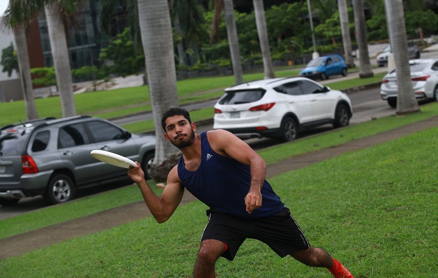 frisbee_2_0.jpg frisbee_2_0.jpg