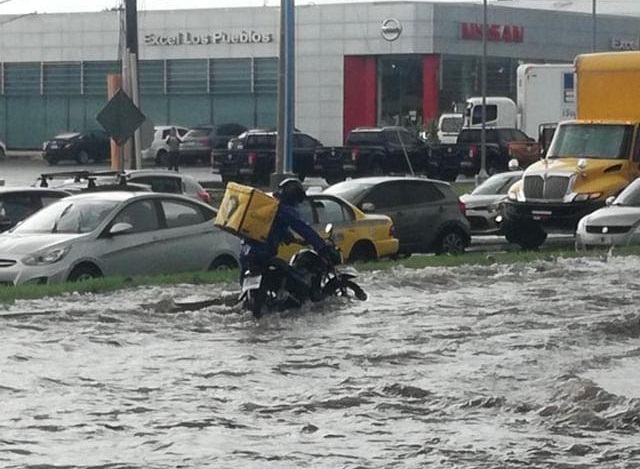 Avenida José Agustín Arango en Cerro Viento inundada tras fuerte lluvias. Avenida José Agustín Arango en Cerro Viento inundada tras fuerte lluvias.