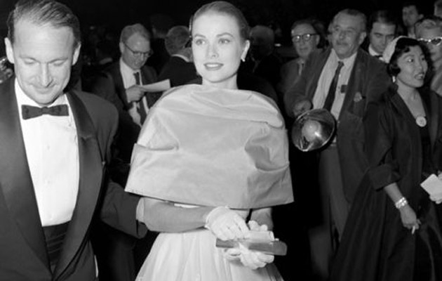 Grace Kelly en los Academy Awards, 1956. Foto/LA Times