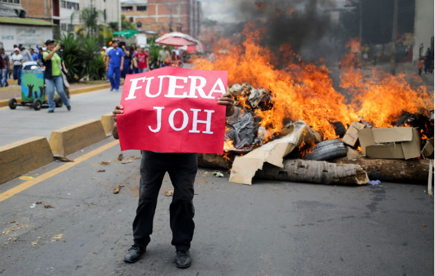 Fiscalía de Nueva York dice que presidente hondureño recibió dinero del Chapo En el último año se han recrudecido las protestas contra el presidente hondureño. Foto: EFE/Archivo.