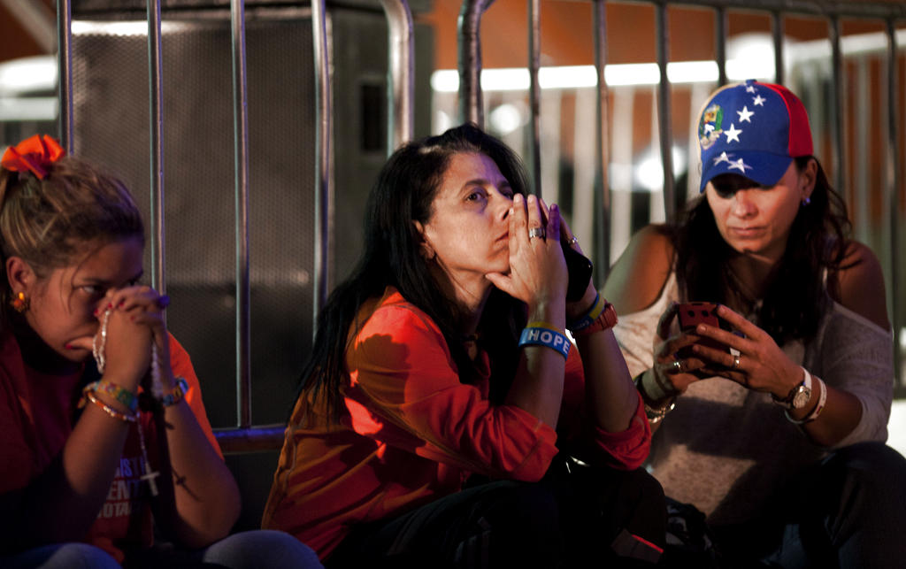 Los seguidores de Henrique Capriles están tristes por la derrota que le propinó Hugo Rafael Chávez Frías. Foto: EFE