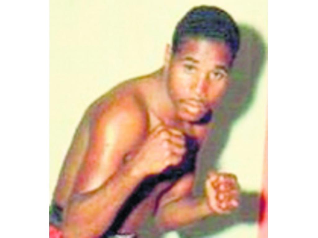 Fue dos veces campeón mundial y desde el 10 de junio del año 2001 es integrante del Salón de la Fama del Boxeo Mundial en Canastota.
