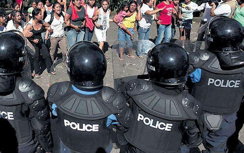 <p></p><p>Pobladores disgustados por el resultado.</p>