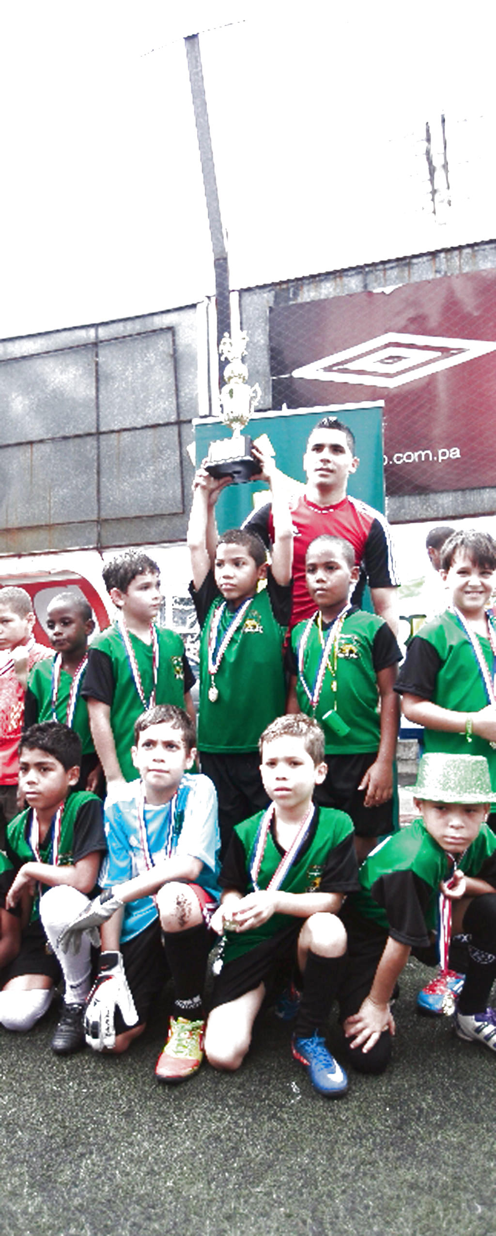 Academia victorioso en la categoría sub-9, Gol de Oro. ()