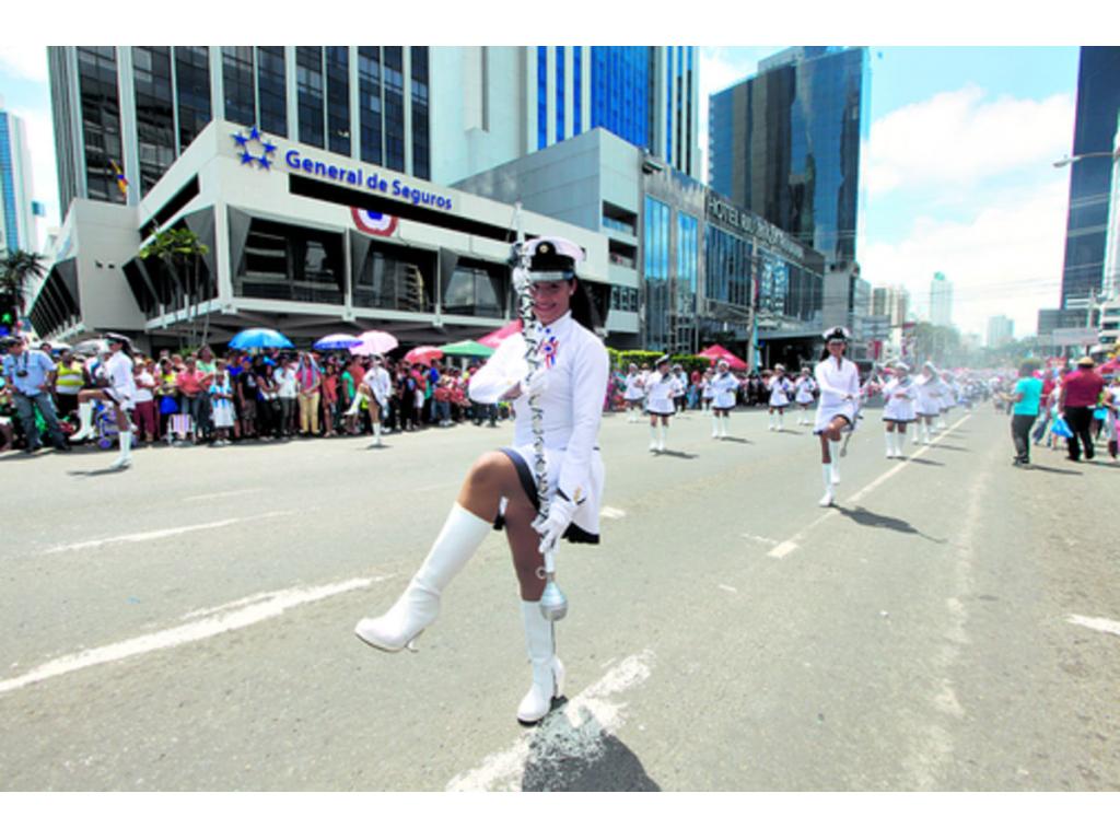 7. El desfile en Calle 50 culminó a las 5 de tarde con las bandas independientes.(Carlos Lemos)