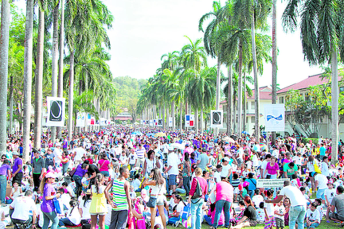 Panorámica de la cantidad de personas que asistieron al evento.