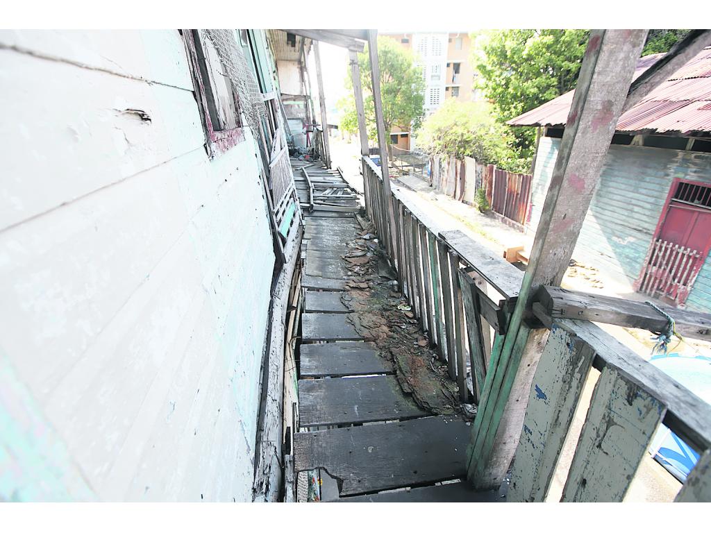Los pasillos y balcones están a punto de colapsar.(Carlos Lemos)