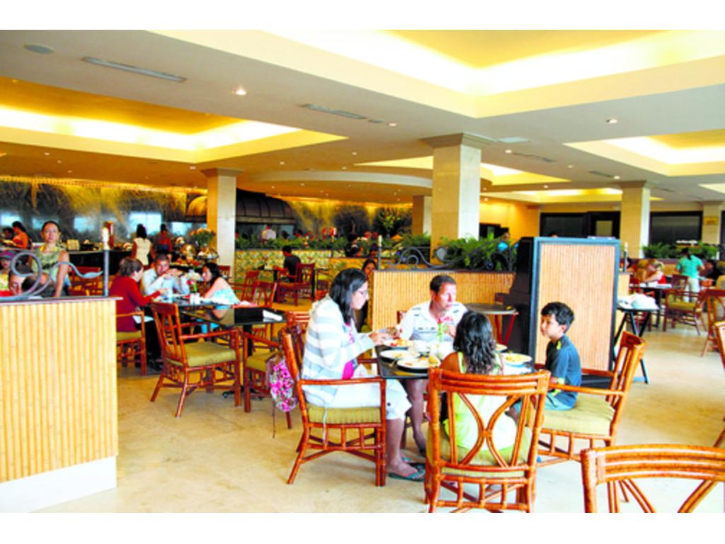 Playa Bonita cuenta con variedad de restaurantes.(Alcides Rodríguez)